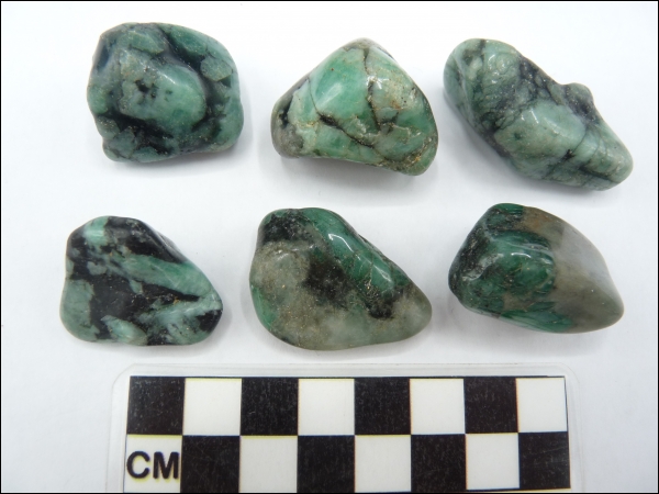 Emerald tumblestone polished middle